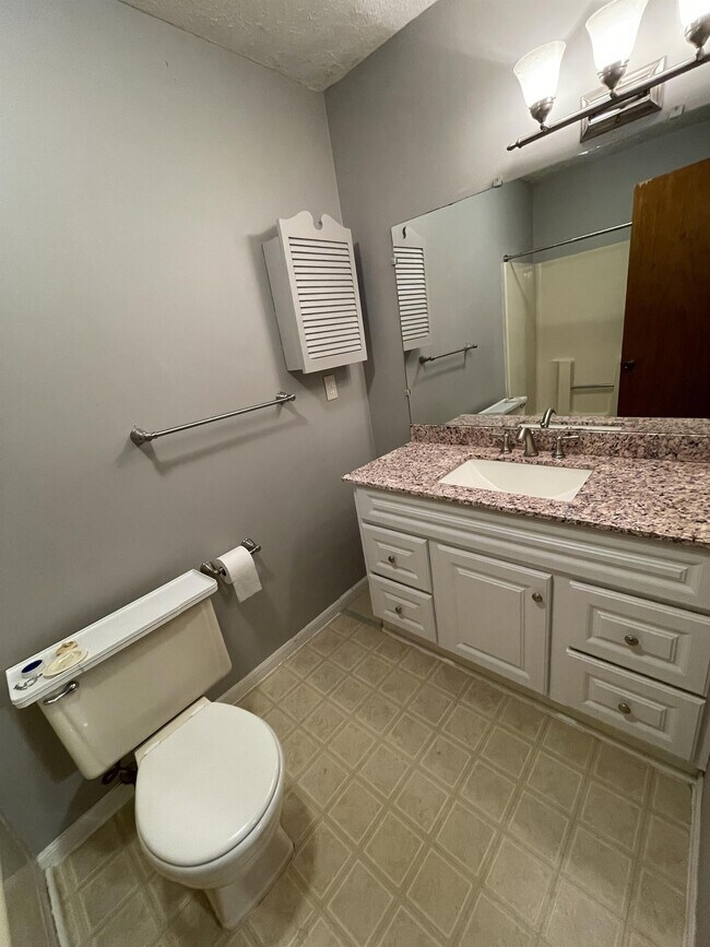 Building Photo - 2511 Skyland Trail NE