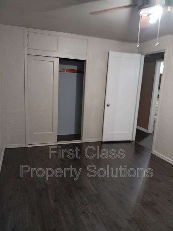 Building Photo - 3808 SE 15th St