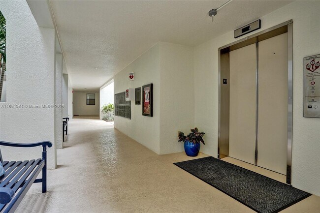 Building Photo - 925 Oak Harbour Dr