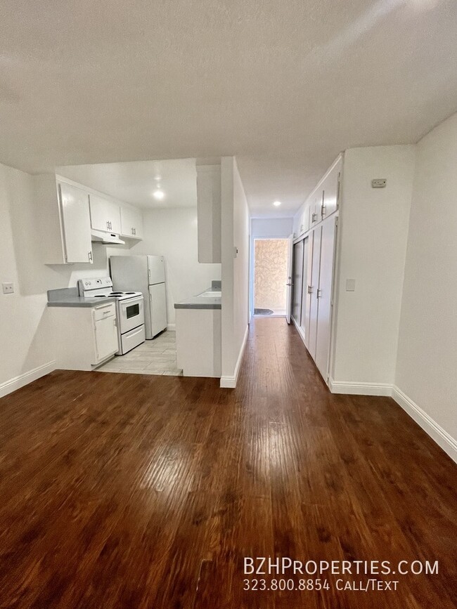 Building Photo - Beautiful 1 Bedroom in Prime Hollywood