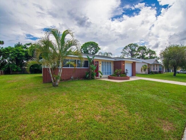 Building Photo - 226 SW Reynolds Ave