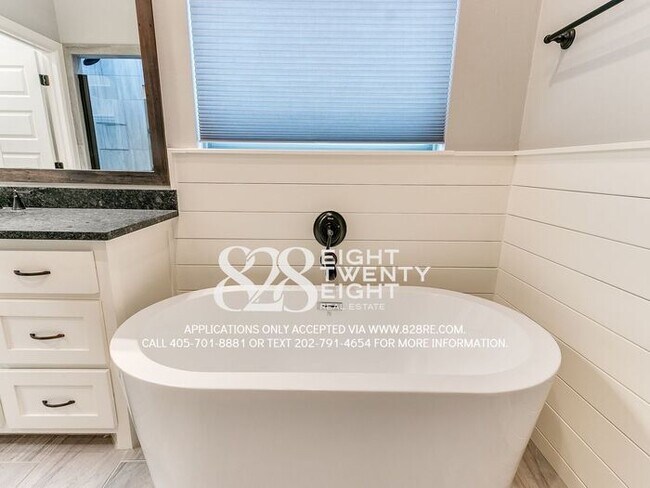 Building Photo - ABSOLUTELY STUNNING 4 BD/3 BATH HOME IN WI...