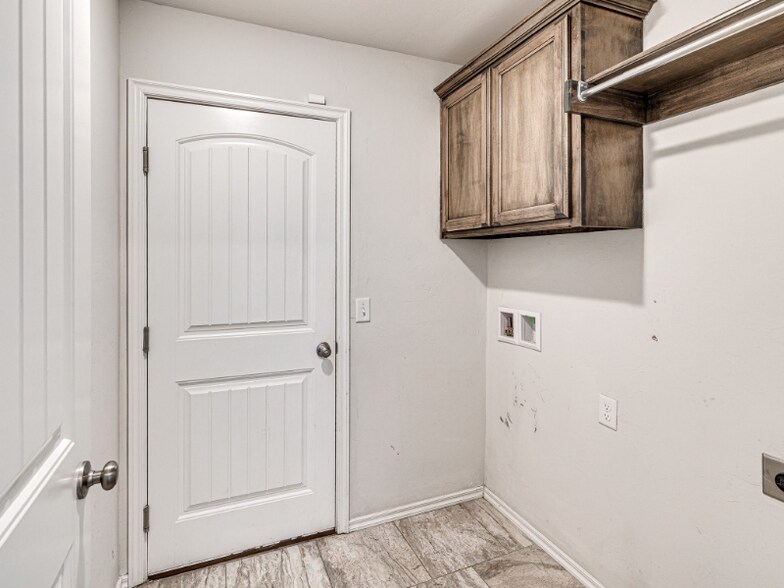 Building Photo - 3012 NW 184th Terrace