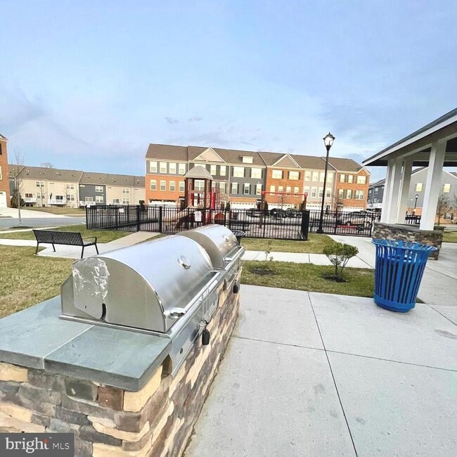 Building Photo - 2709 Princess Victoria Way