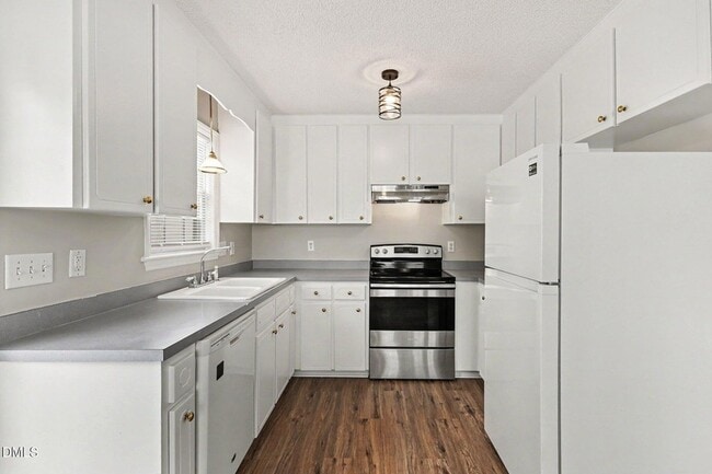 Building Photo - 200 Waterford Dr