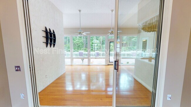 Building Photo - 9035 Hampton Landing Dr E