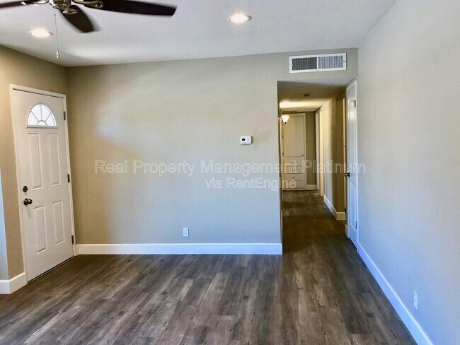 Building Photo - 3653 N Shirley Ave