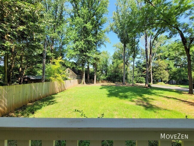 Building Photo - 1265 Pinecrest Ave