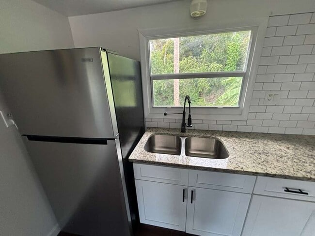 Building Photo - 615 Clearlake Rd