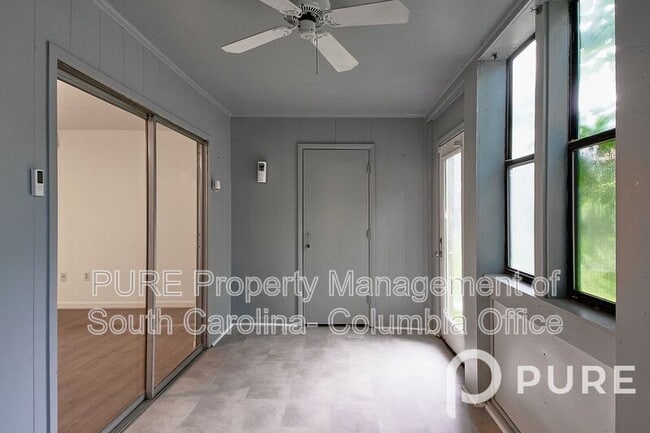 Building Photo - 601 Riverhill Cir