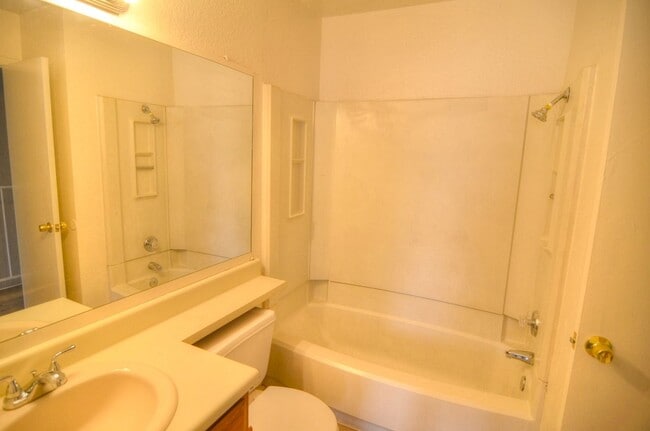 Building Photo - 9475 Olde Village Ct