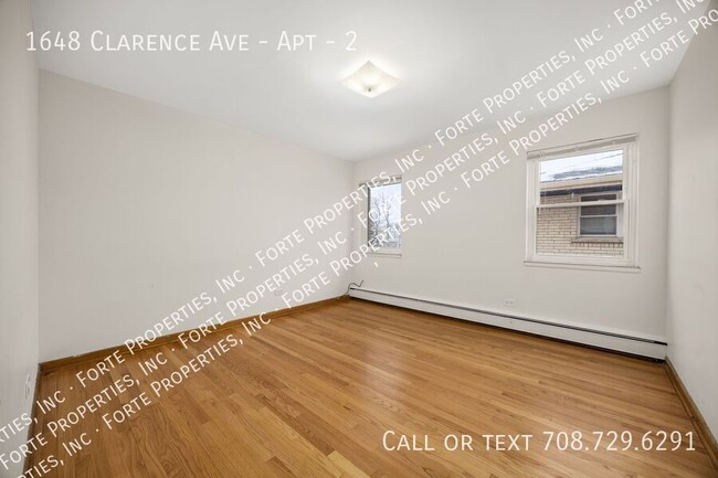 Building Photo - Massive 4-Bed, 2-Bath Apartment in Berwyn ...