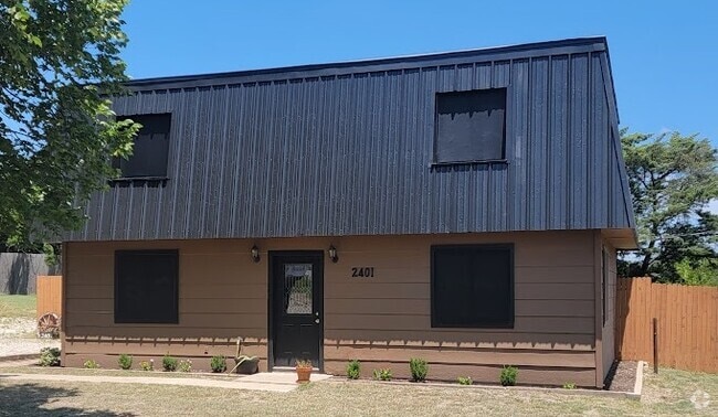 Building Photo - 2401 Azle Hwy