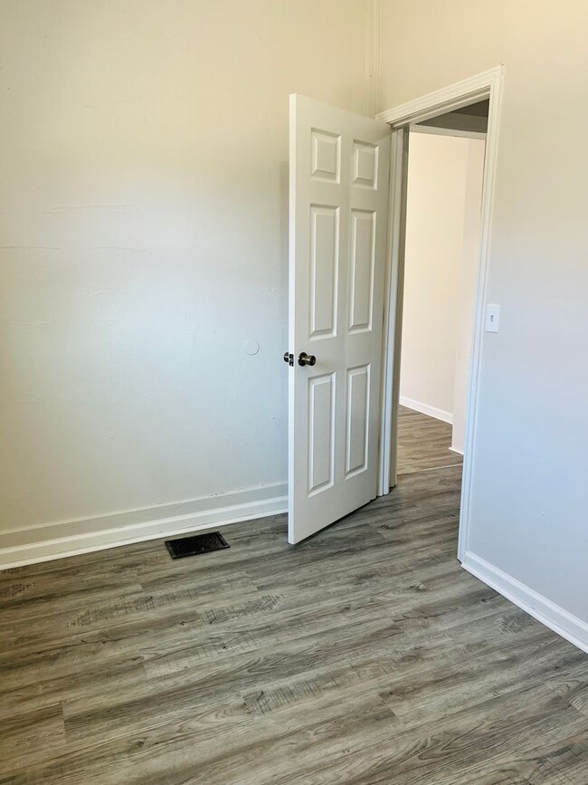 Building Photo - Newly remodeled 3 bedroom home in West Lou...