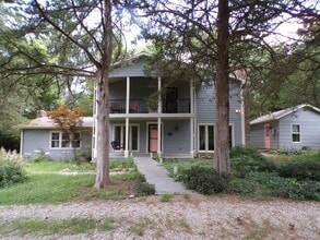 Building Photo - Unique 2 Bed 2.5 Bath Country Home!