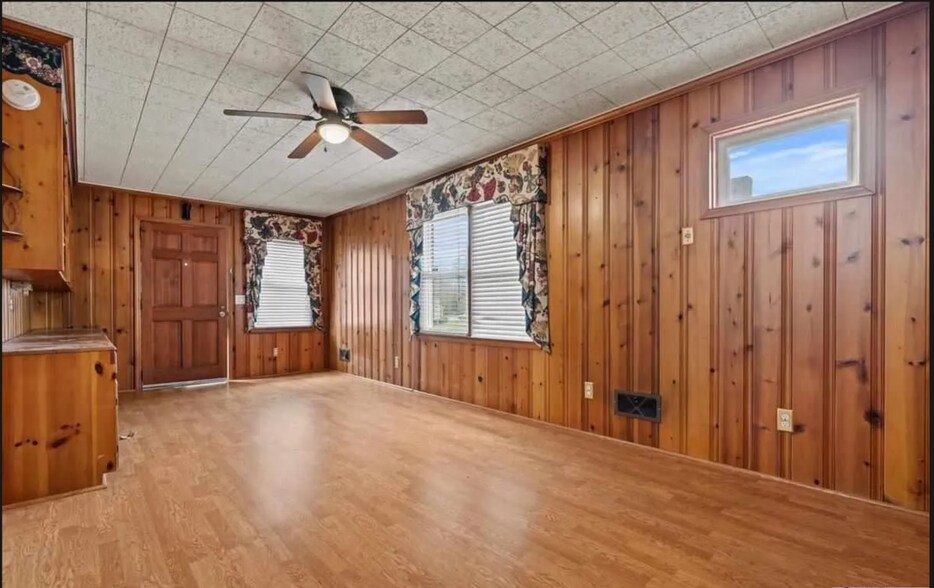 Den/Office - 1202 State Rd S-21-1470