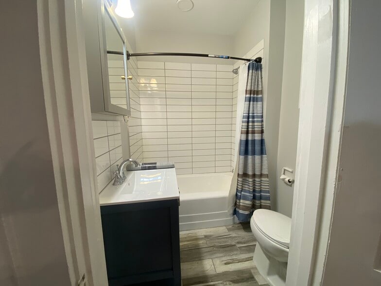 Bath Rm - 600 Franklin St