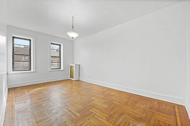 Building Photo - Welcome home to this sun-drenched 1-bedroom in the heart of Jackson Heights !