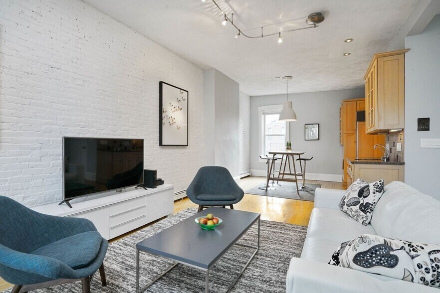 Building Photo - 74 W Rutland Sq