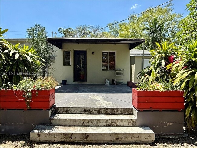 Building Photo - 2321 SW 31st Ave
