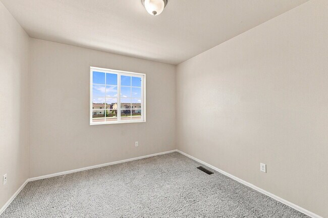 Building Photo - $1,895.95- 3-bed, 2.5-bath townhome in Colorado Springs!