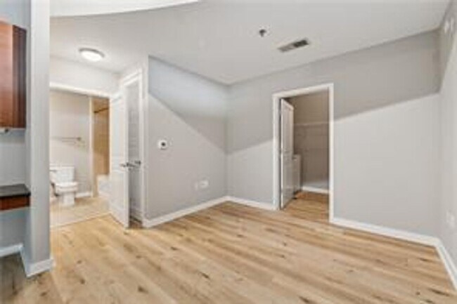 Building Photo - 1 Bedroom + 1 Bath with Views of Buckhead!