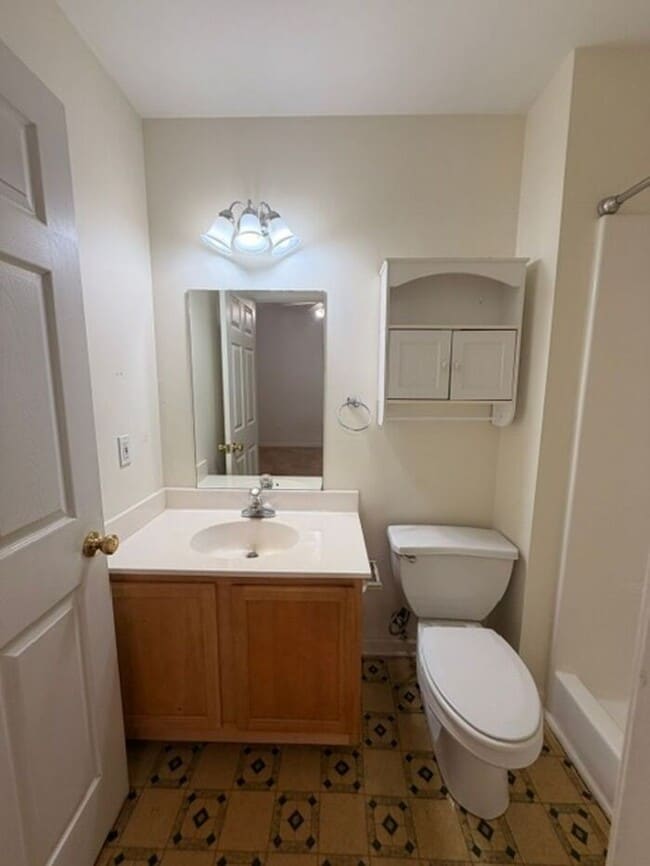 Building Photo - Beautiful and spacious! Ready for move in!