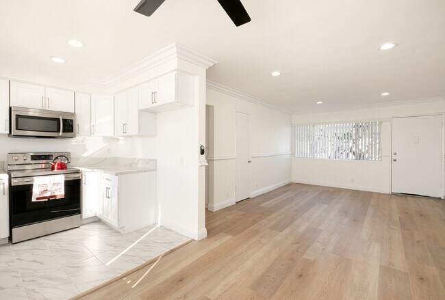 Interior Photo - Whitsett 6023