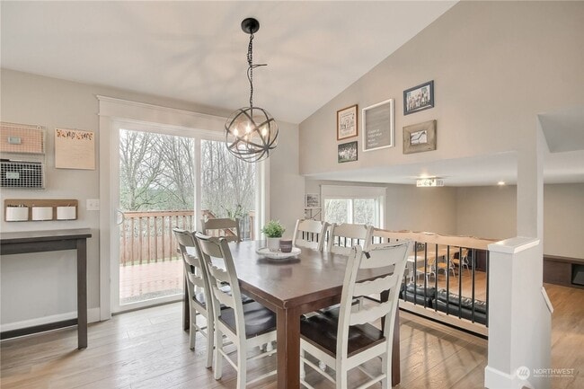 Building Photo - Well Maintained 3 Bed 2.5 Bath for Rent!