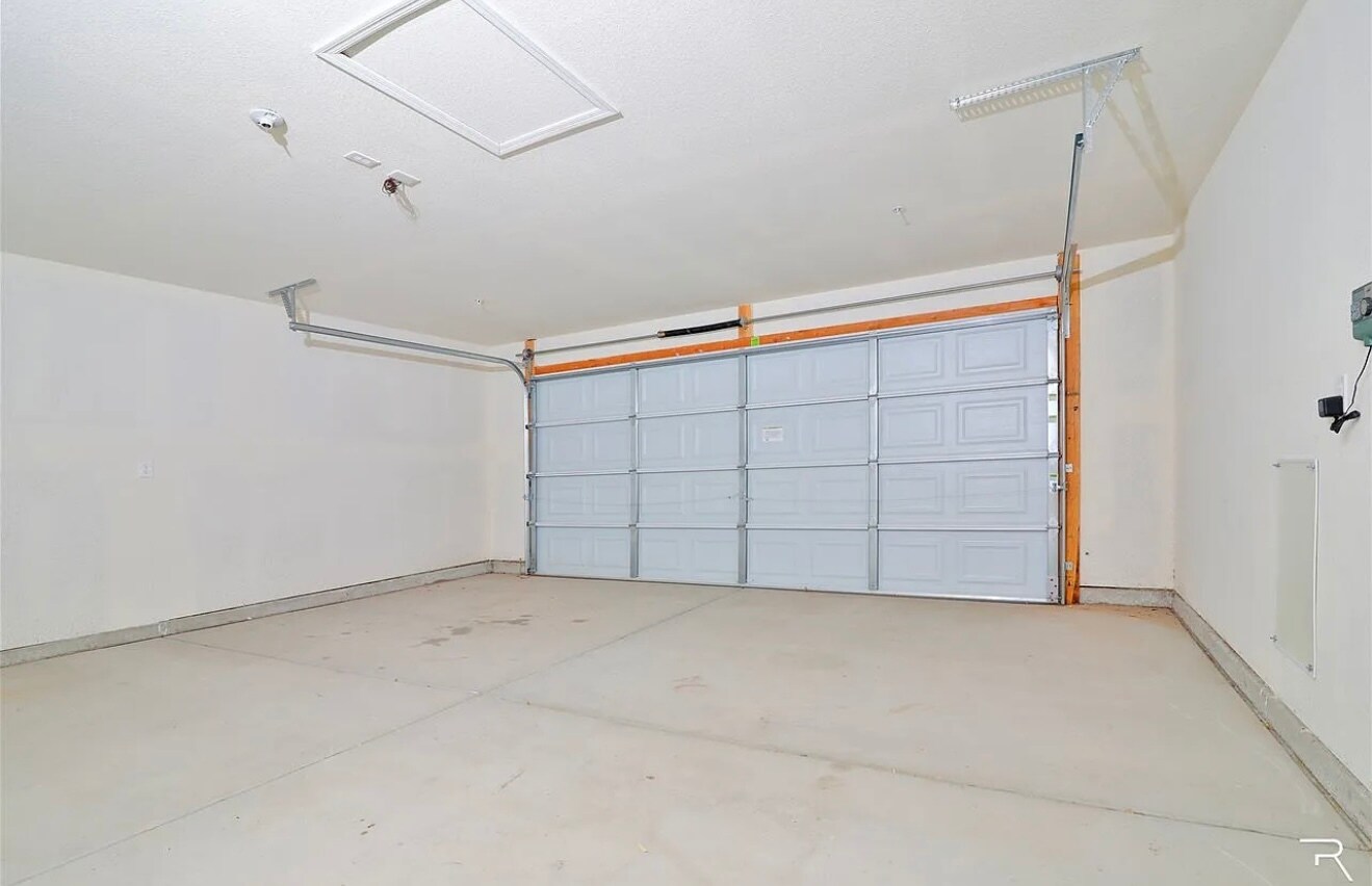 Building Photo - 9219 E 31st Ln