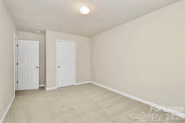 Building Photo - 10741 Mountain Springs Dr