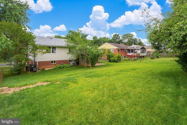 Building Photo - 7106 Jayhawk St