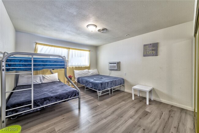 Building Photo - 1489 Santa Anita Dr