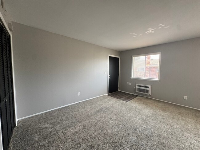 Building Photo - 4431 Oakwood