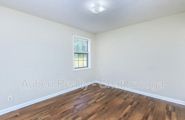 Building Photo - 112 S Ridge Dr