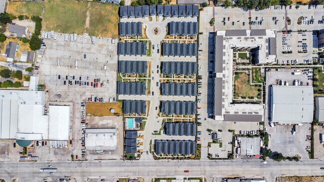 Building Photo - 708 Strawberry Pines Ct