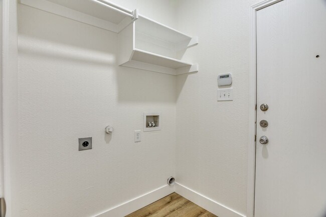 Building Photo - 639 Manchester Dr
