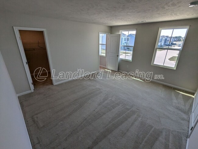 Building Photo - Martin's Run Colonial in Amherst School Di...