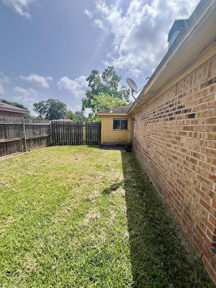 Building Photo - 1650 Shirley Cir