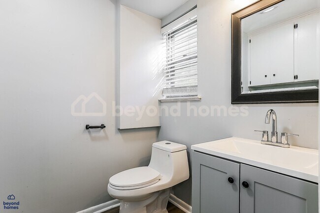 Building Photo - Beautifully Modernized Home with 3 bedroom / 2 full bath and 1,846 sq feet of space!