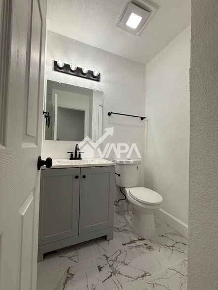 Building Photo - 351 Addax Dr