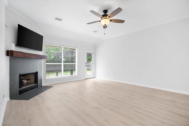 Building Photo - 23 Teakwood Pl