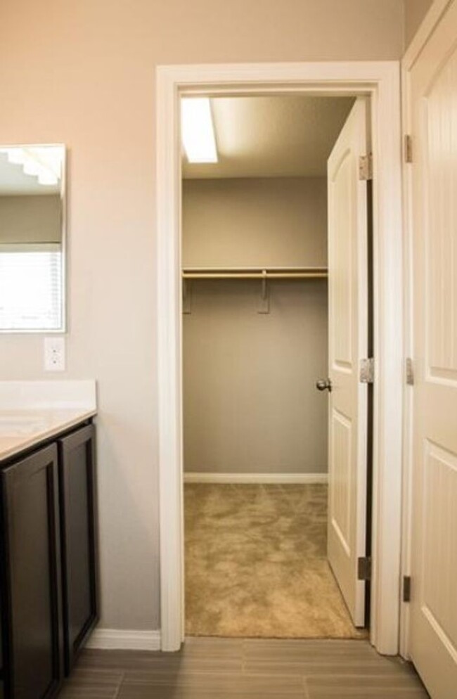 Building Photo - COMING SOON Beautiful 4 bedroom SW Area Ho...