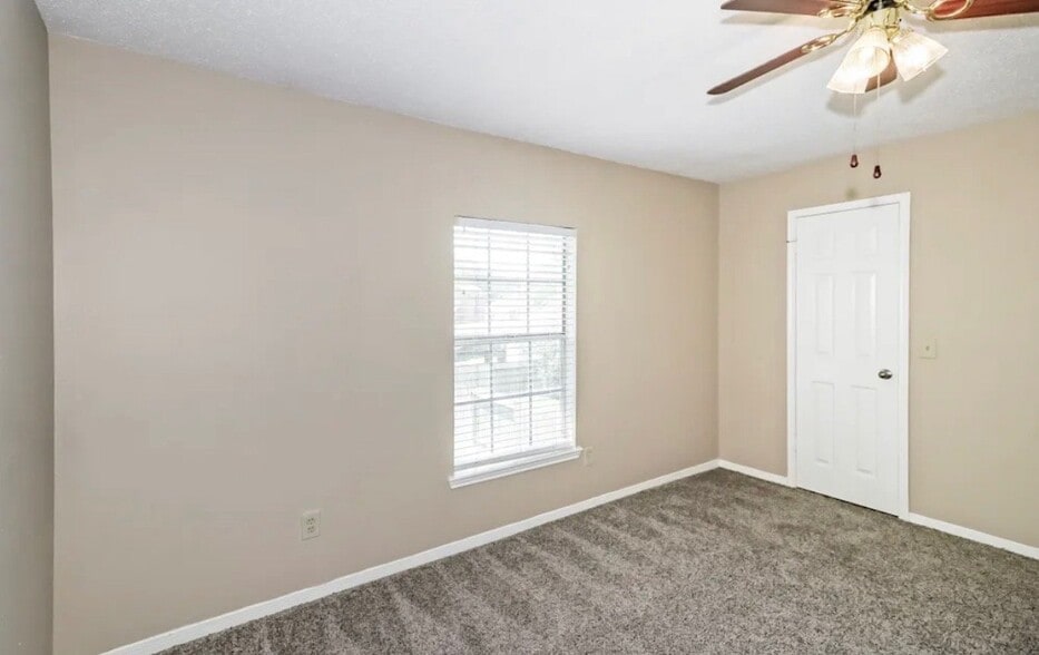 Building Photo - 16126 Majestic Glen Ln