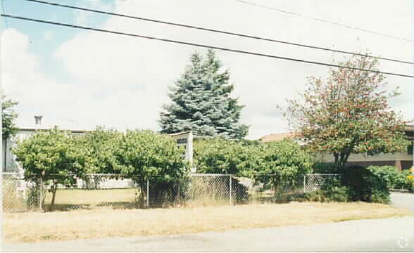 Building Photo - Bob's Mobile Home Park
