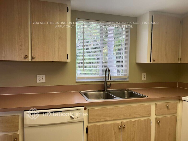 Building Photo - 5244 SW 19th Pl