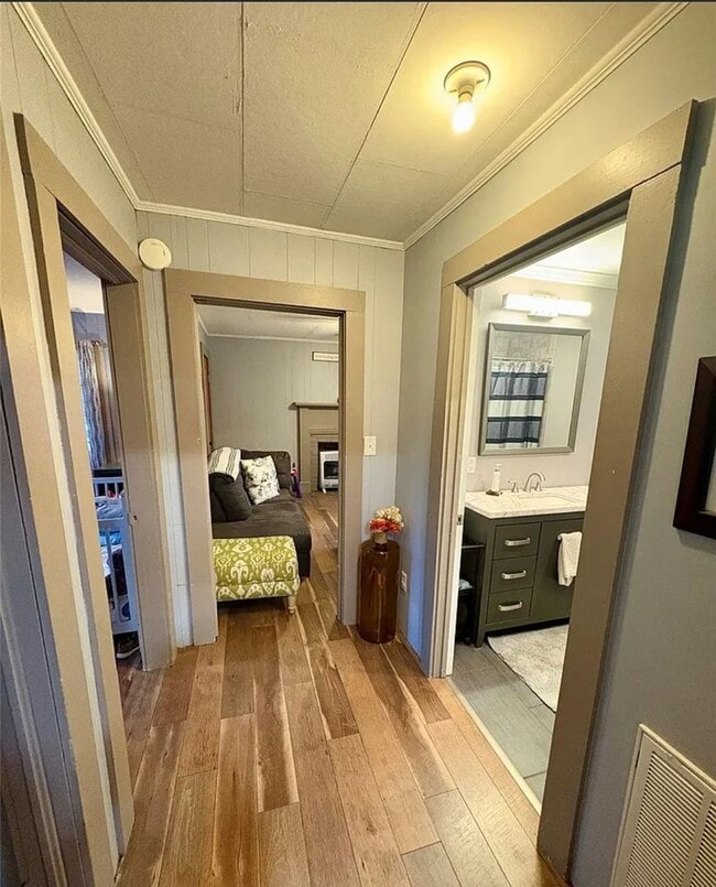 Building Photo - 2050 Blowing Rock Blvd