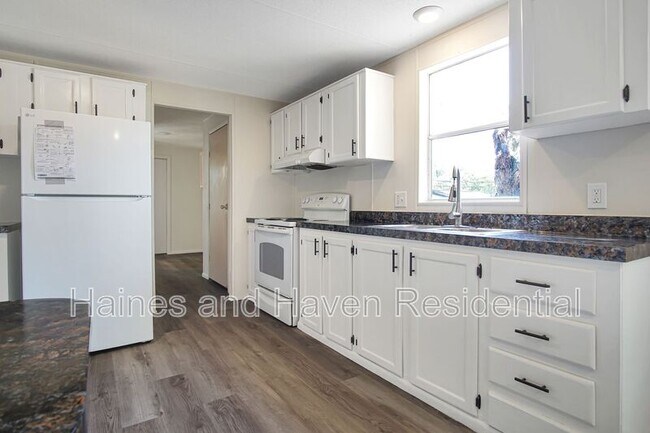 Building Photo - 322 Clearwater Lake Dr