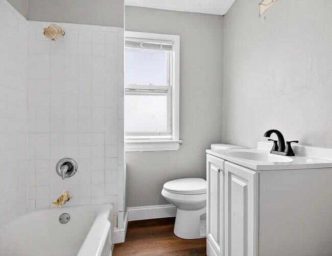 Building Photo - 10100 Yale Ave