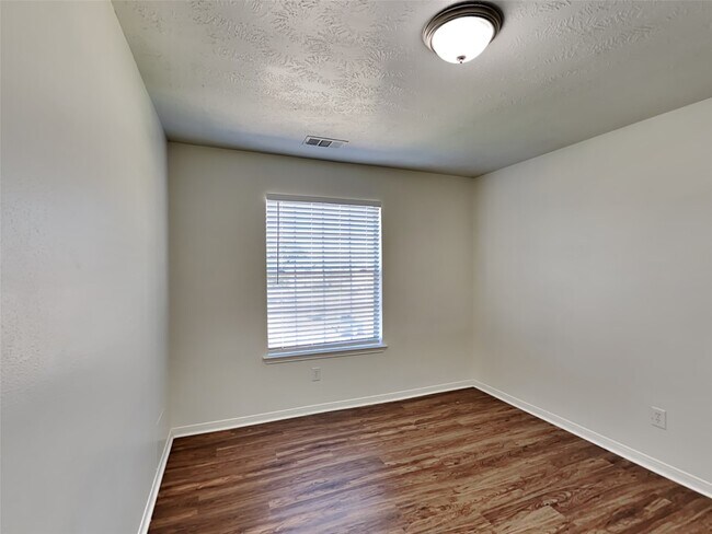 Building Photo - 502 Hearthstone Ct